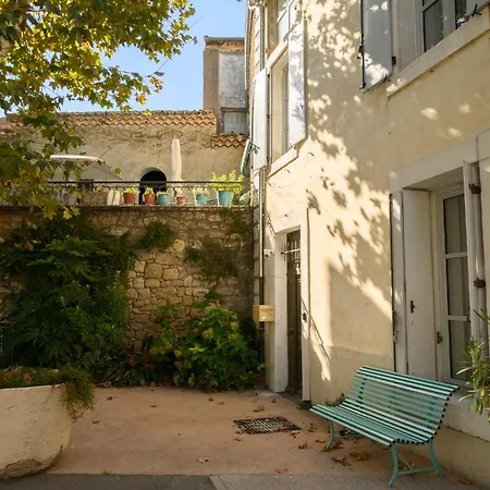 Hugo فندق مبيت وإفطار